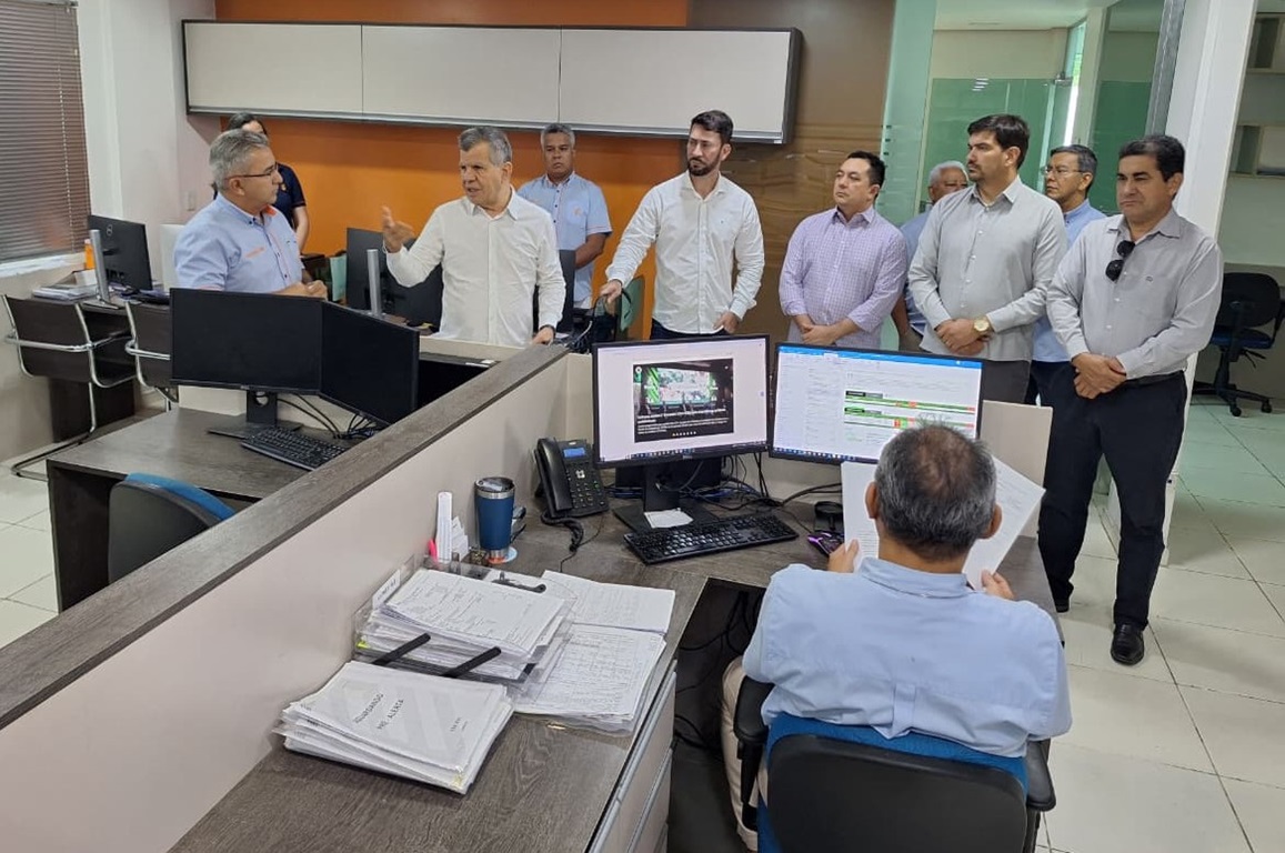 Equipe da 2E Despachos Aduaneiros em operação